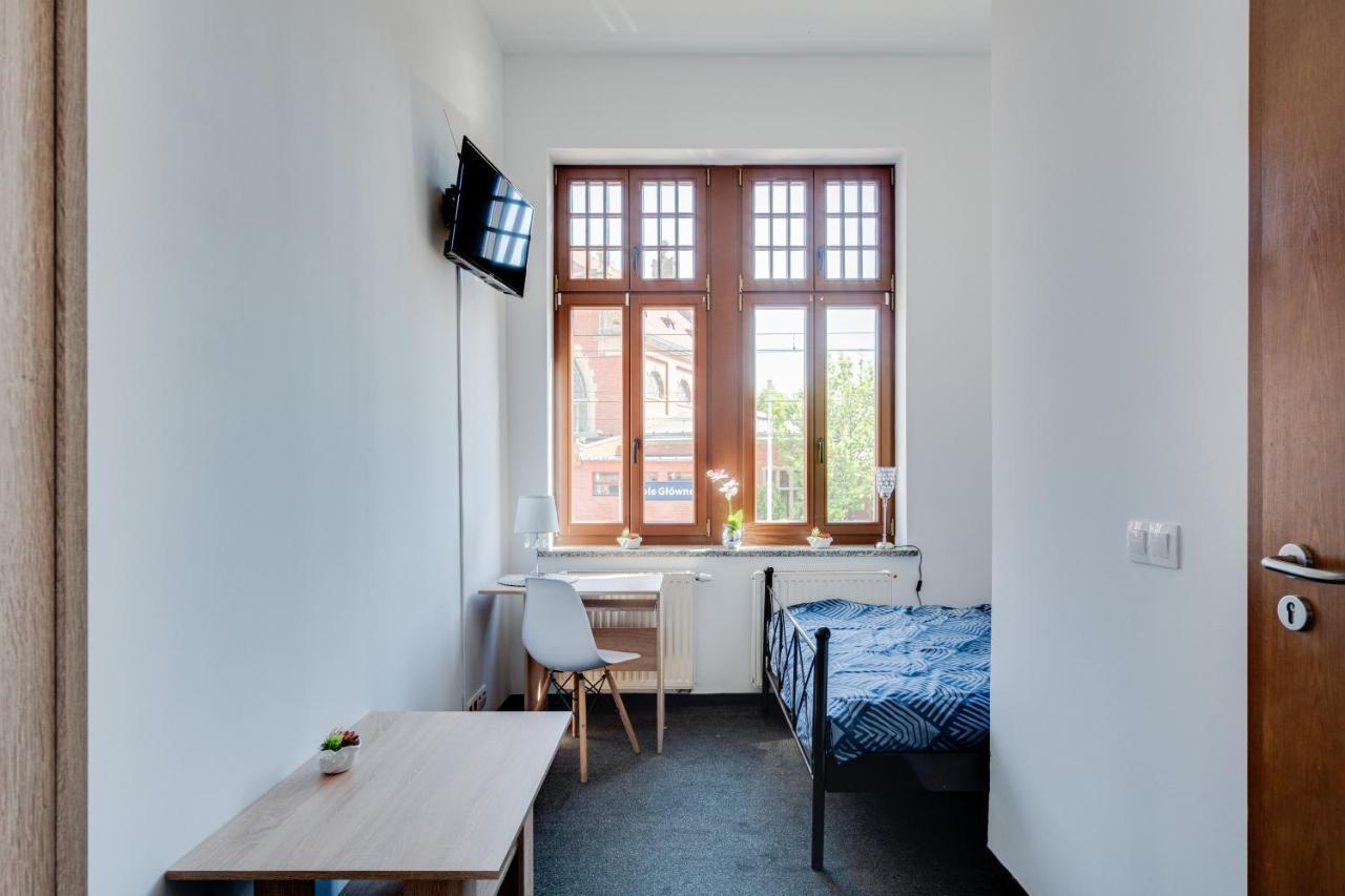 Hostel Opole Glowne Экстерьер фото