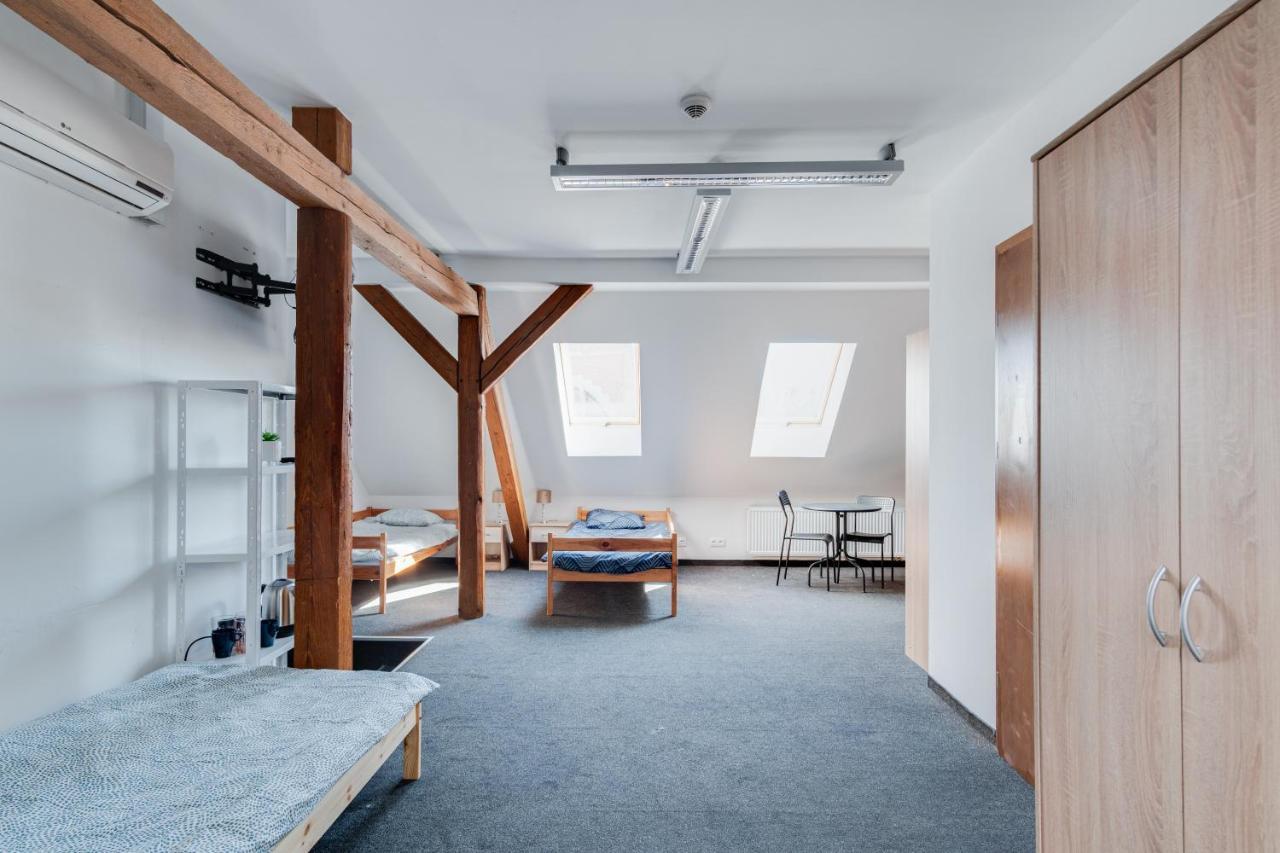 Hostel Opole Glowne Экстерьер фото
