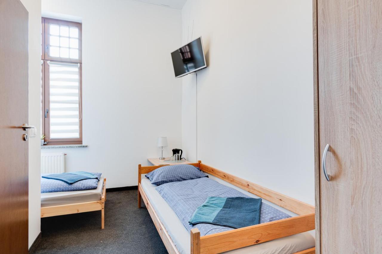 Hostel Opole Glowne Экстерьер фото