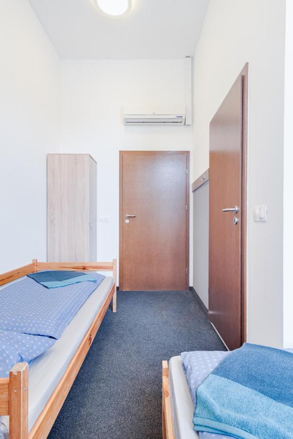 Hostel Opole Glowne Экстерьер фото