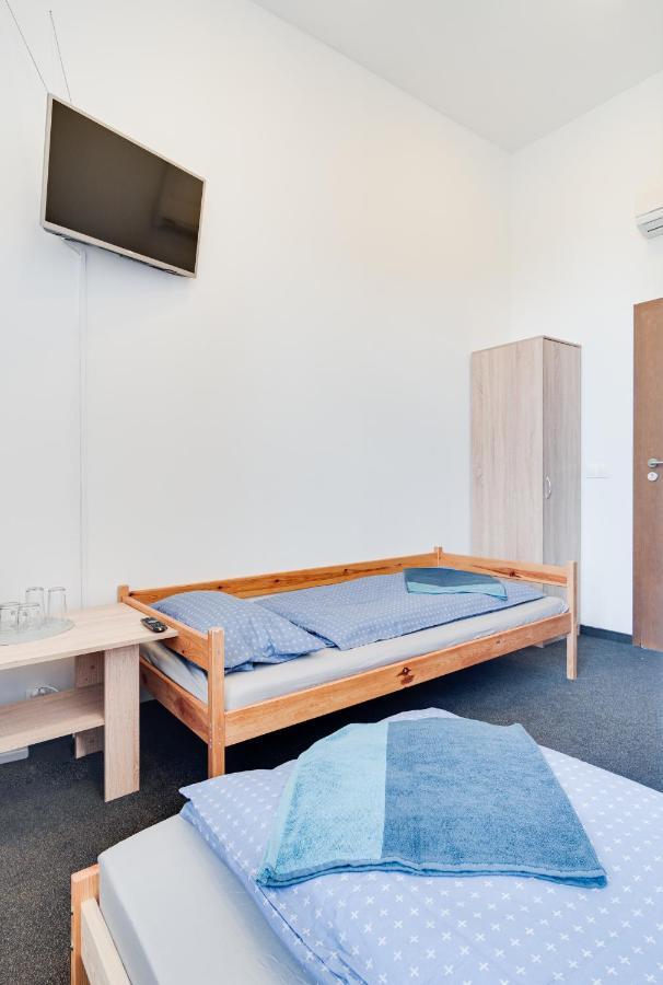 Hostel Opole Glowne Экстерьер фото